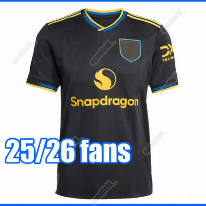 Manchester Uniteed 26 27 Jerseys CUNHA SESKO MARTINEZ MBEUMO football shirt B. F - SitterJersey.com
