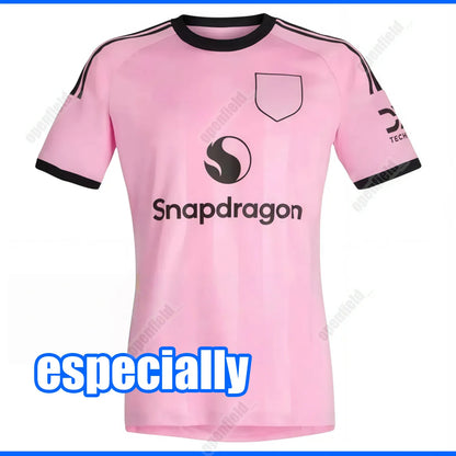 Manchester Uniteed 26 27 Jerseys CUNHA SESKO MARTINEZ MBEUMO football shirt B. F - SitterJersey.com